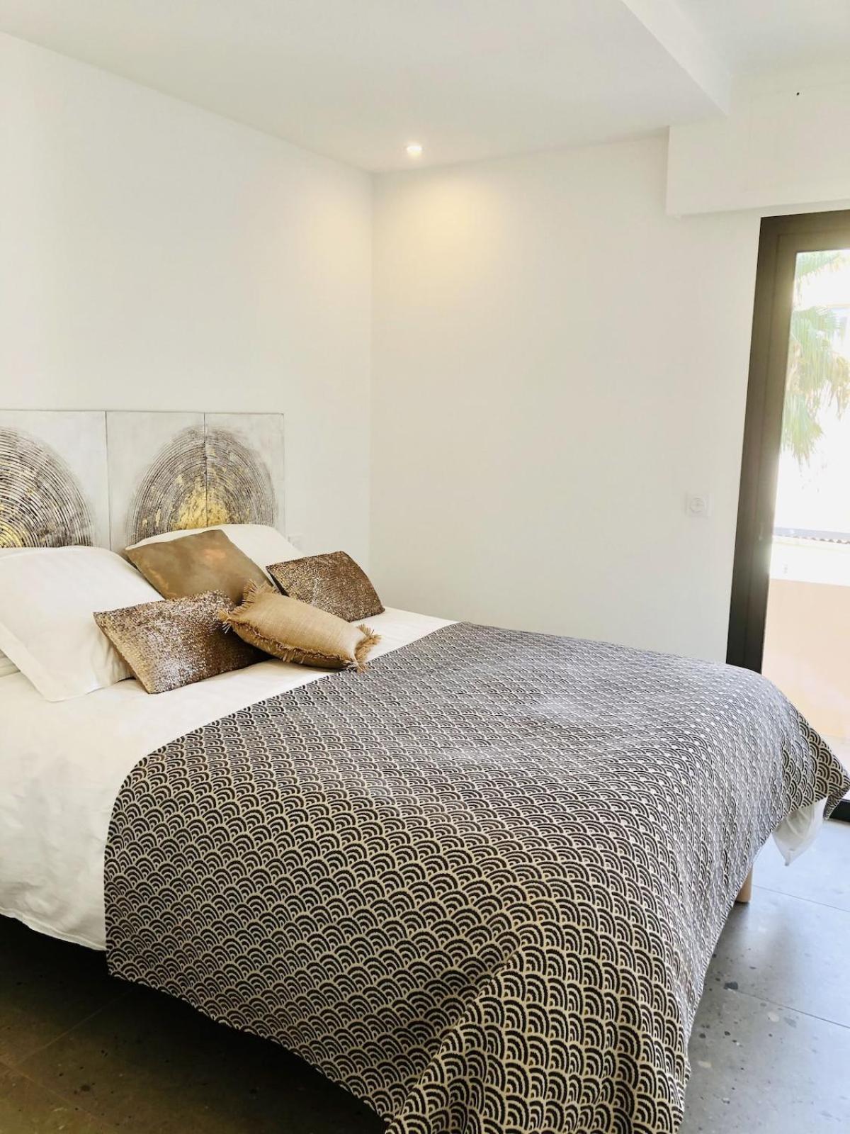 Appartement T3 Lumineux Traversant Totalement Neuf En Face De La Plage Front De Mer Vue Sur Les Iles Vue Mer Panoramique Assuree Residence De La Plage Centre Ville Du Lavandou 3Eme Etage Avec Ascenseur Appartement T3 Le Lavandou Extérieur photo