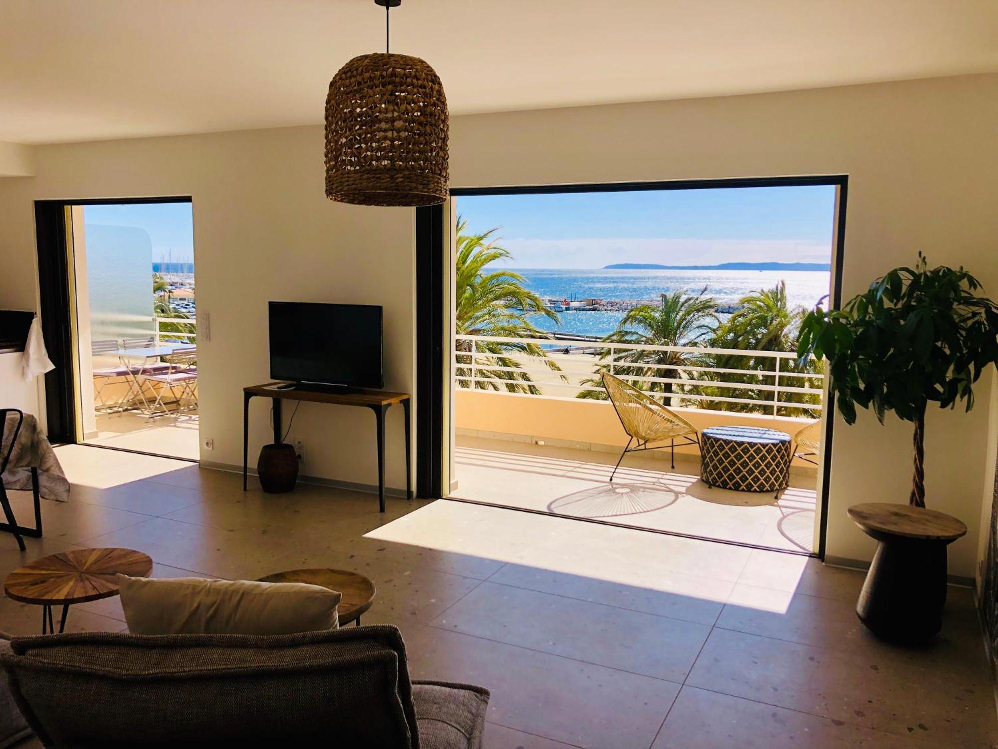 Appartement T3 Lumineux Traversant Totalement Neuf En Face De La Plage Front De Mer Vue Sur Les Iles Vue Mer Panoramique Assuree Residence De La Plage Centre Ville Du Lavandou 3Eme Etage Avec Ascenseur Appartement T3 Le Lavandou Extérieur photo