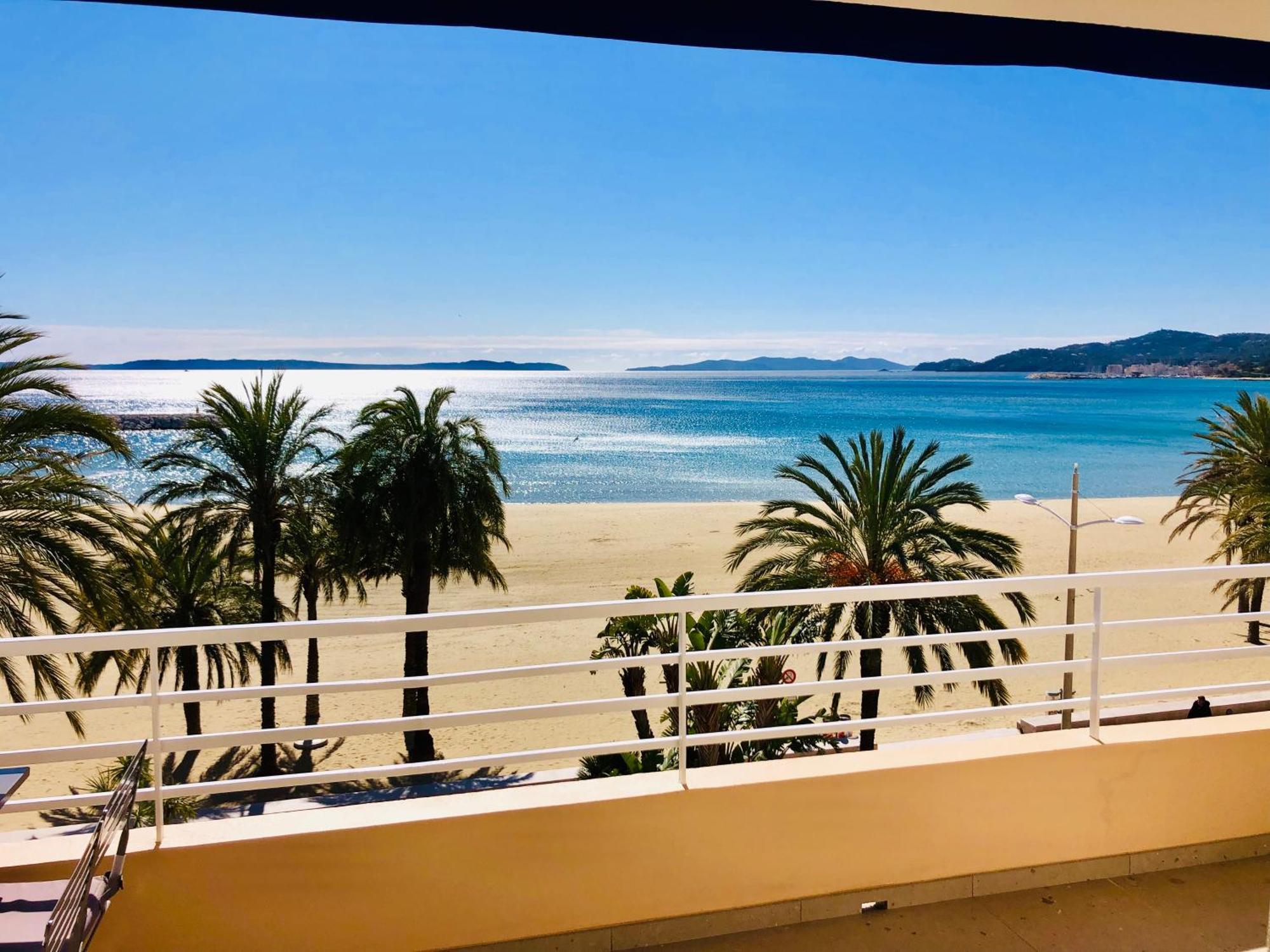 Appartement T3 Lumineux Traversant Totalement Neuf En Face De La Plage Front De Mer Vue Sur Les Iles Vue Mer Panoramique Assuree Residence De La Plage Centre Ville Du Lavandou 3Eme Etage Avec Ascenseur Appartement T3 Le Lavandou Extérieur photo