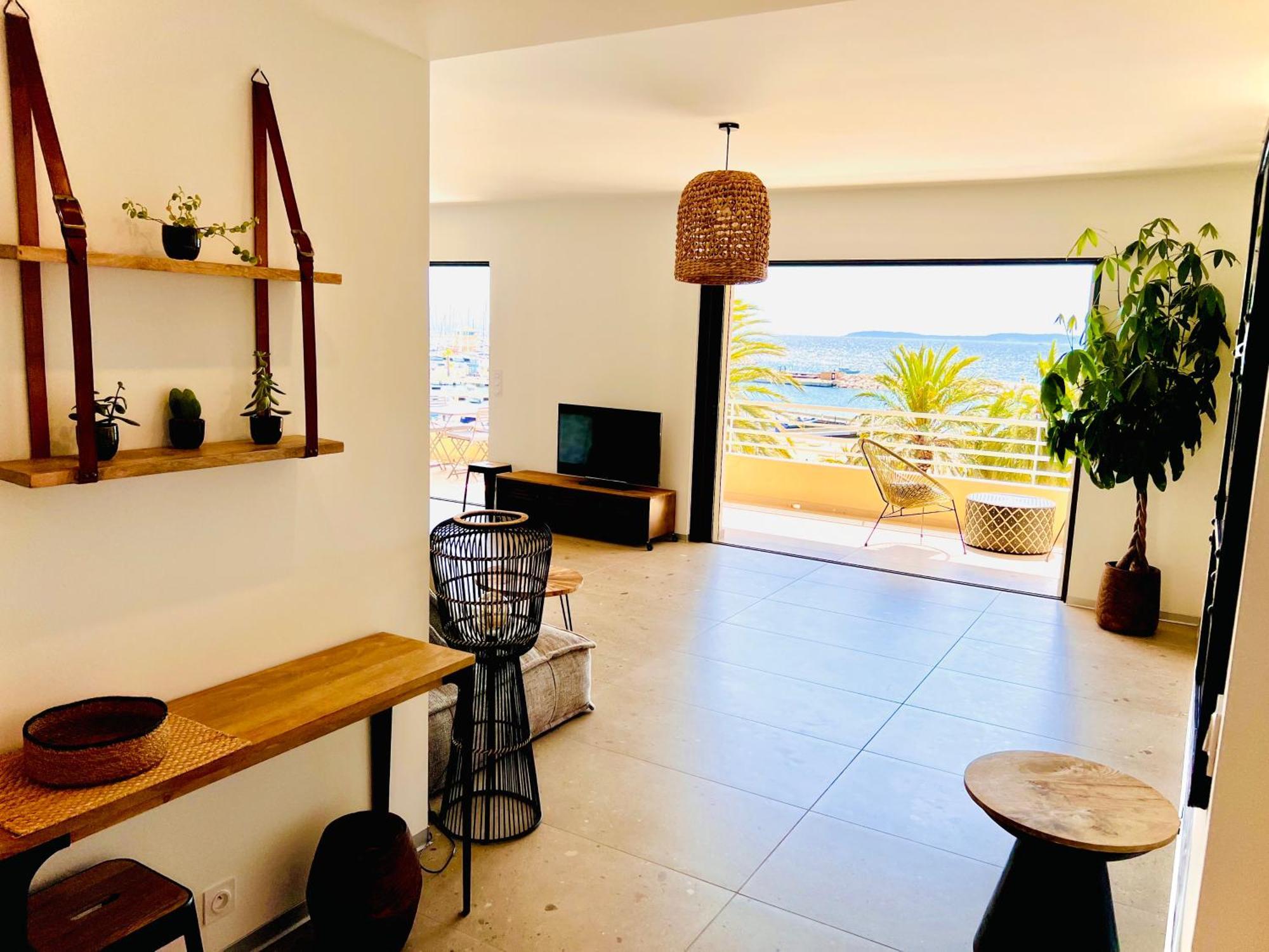 Appartement T3 Lumineux Traversant Totalement Neuf En Face De La Plage Front De Mer Vue Sur Les Iles Vue Mer Panoramique Assuree Residence De La Plage Centre Ville Du Lavandou 3Eme Etage Avec Ascenseur Appartement T3 Le Lavandou Extérieur photo