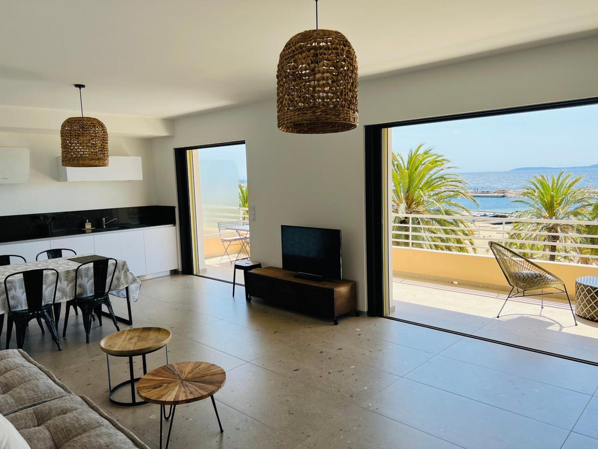 Appartement T3 Lumineux Traversant Totalement Neuf En Face De La Plage Front De Mer Vue Sur Les Iles Vue Mer Panoramique Assuree Residence De La Plage Centre Ville Du Lavandou 3Eme Etage Avec Ascenseur Appartement T3 Le Lavandou Extérieur photo